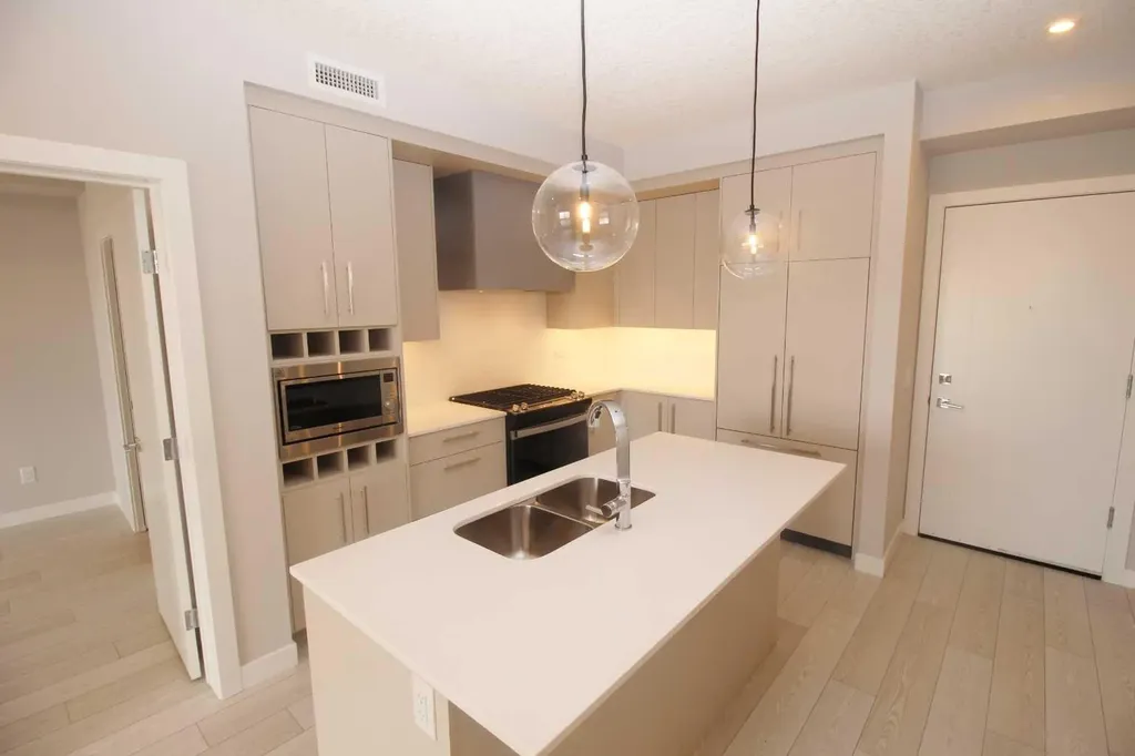 8370 Broadcast Avenue SW Calgary AB T3H 6L3