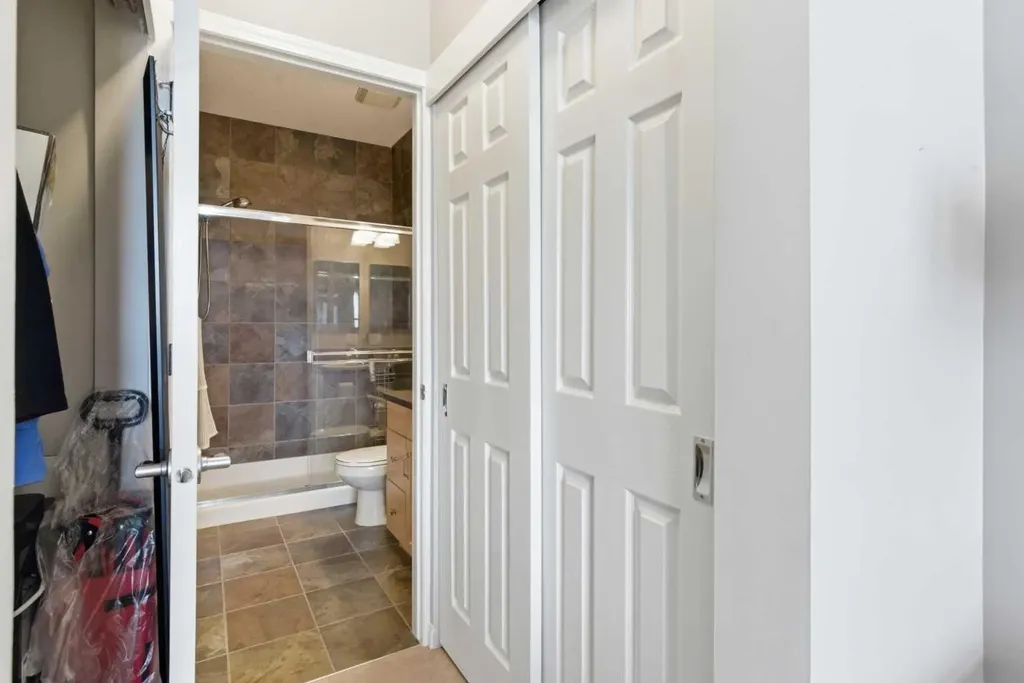 37 Prestwick Drive SE Calgary AB T2Z 4Z2