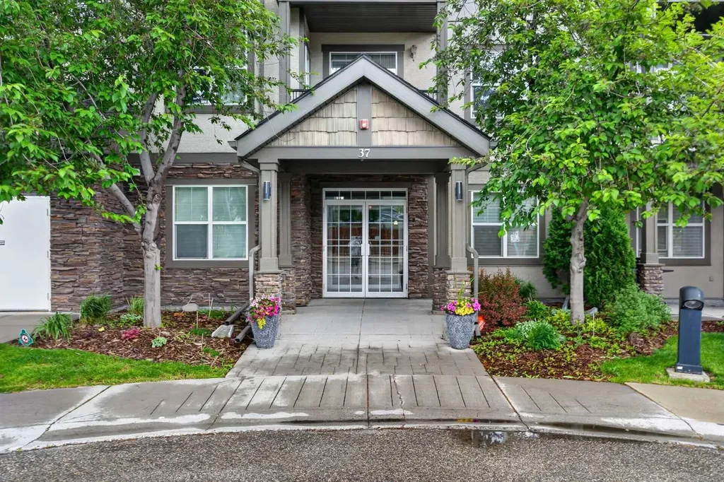 37 Prestwick Drive SE Calgary AB T2Z 4Z2