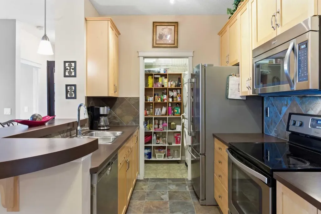 37 Prestwick Drive SE Calgary AB T2Z 4Z2