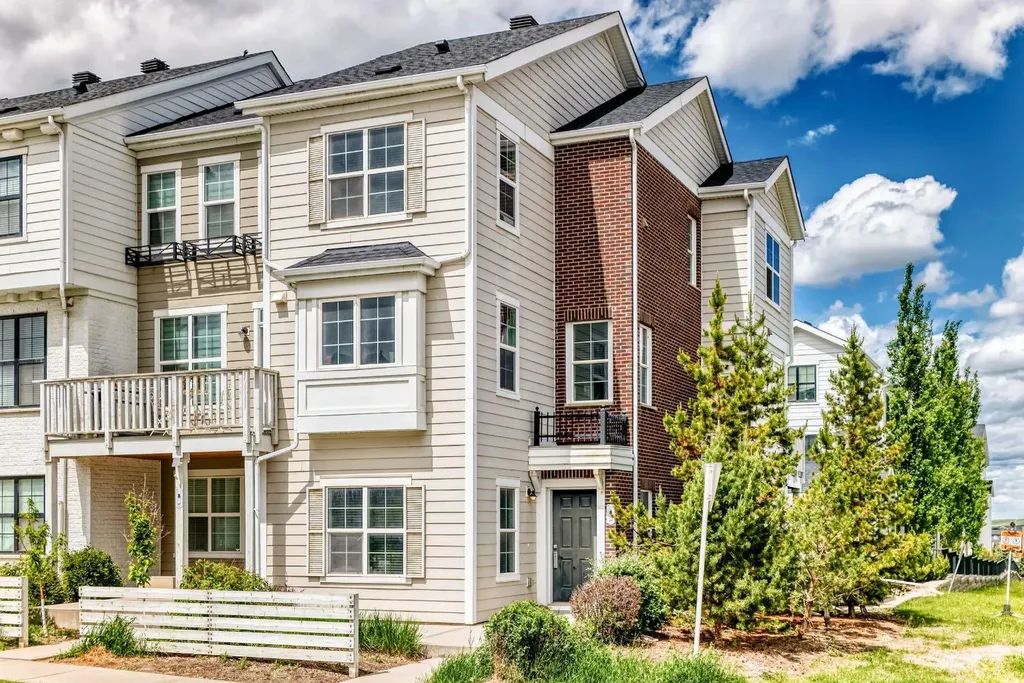 6 Nolan Hill Gate NW Calgary AB T3R 0T9