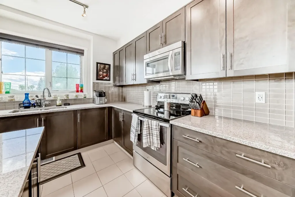 6 Nolan Hill Gate NW Calgary AB T3R 0T9