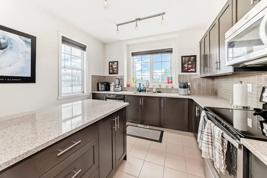 6 Nolan Hill Gate NW Calgary AB T3R 0T9
