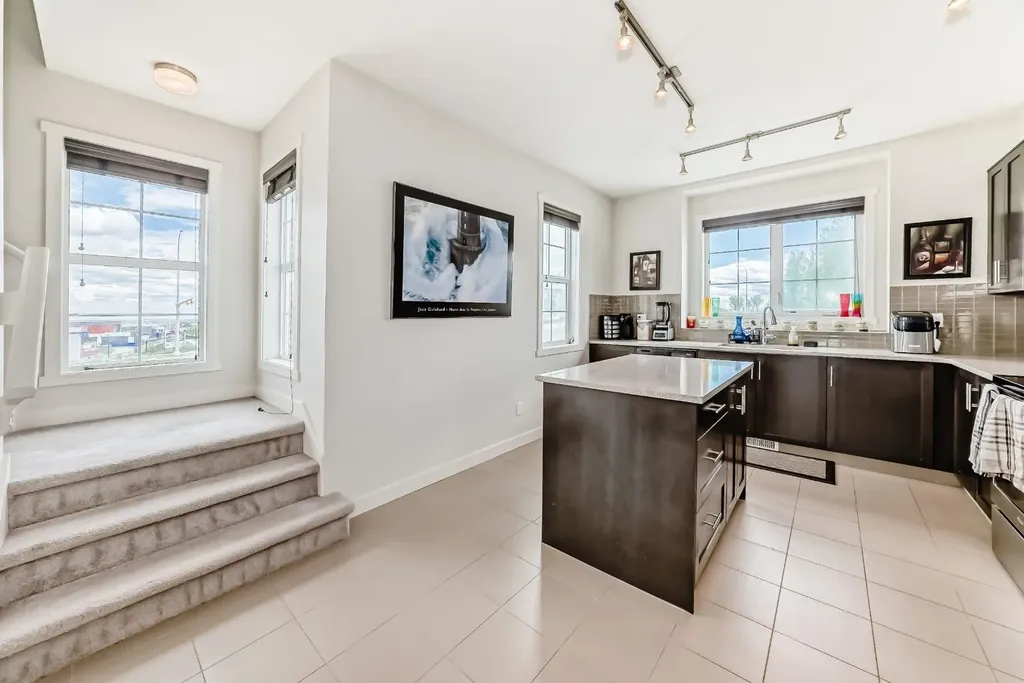 6 Nolan Hill Gate NW Calgary AB T3R 0T9
