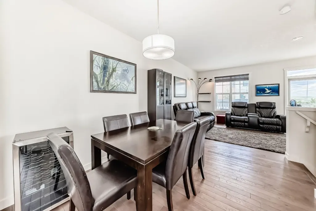 6 Nolan Hill Gate NW Calgary AB T3R 0T9