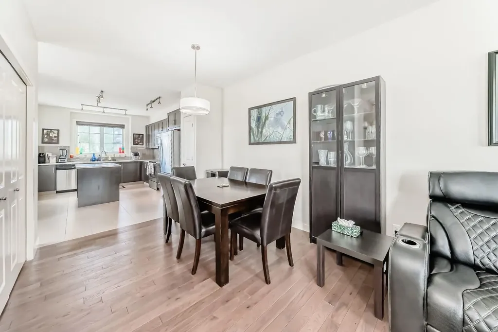 6 Nolan Hill Gate NW Calgary AB T3R 0T9