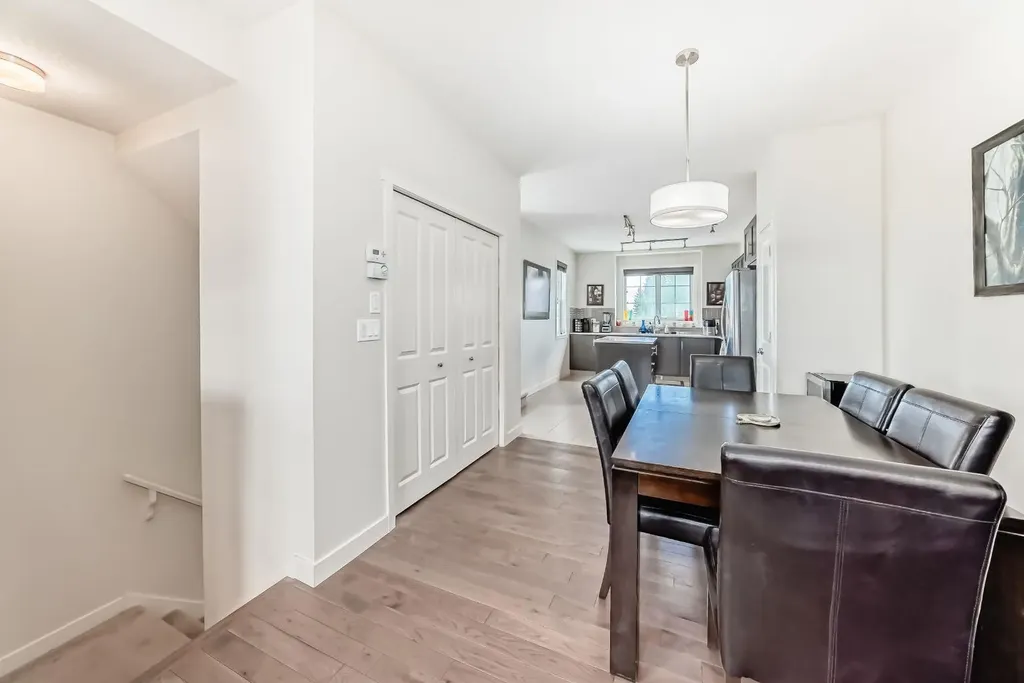 6 Nolan Hill Gate NW Calgary AB T3R 0T9