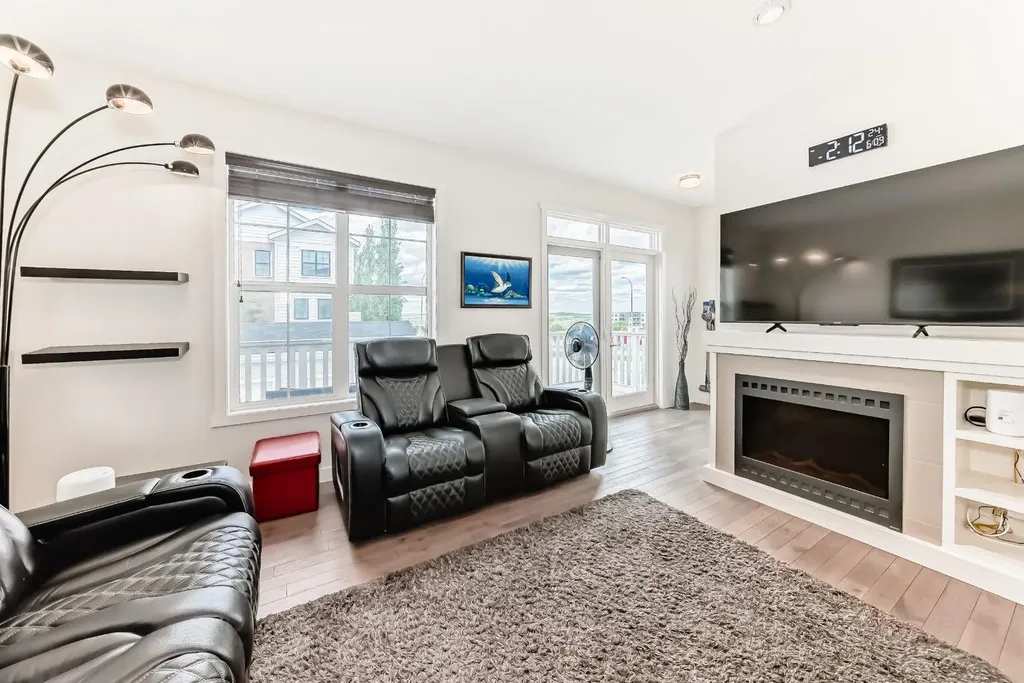 6 Nolan Hill Gate NW Calgary AB T3R 0T9