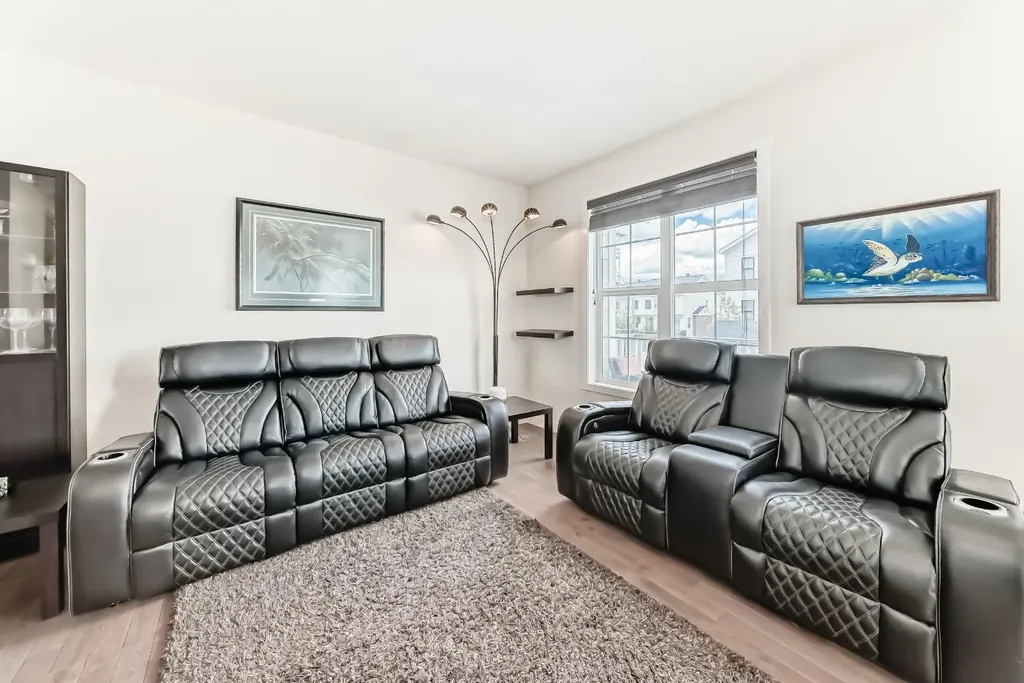 6 Nolan Hill Gate NW Calgary AB T3R 0T9