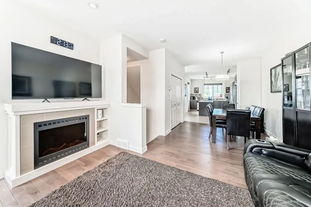 6 Nolan Hill Gate NW Calgary AB T3R 0T9