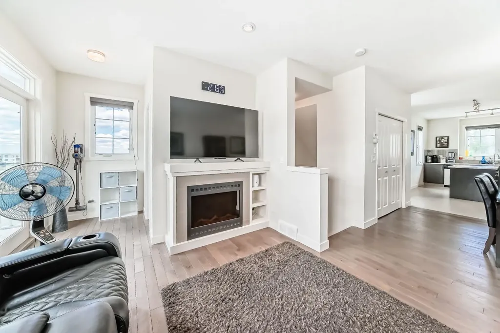6 Nolan Hill Gate NW Calgary AB T3R 0T9