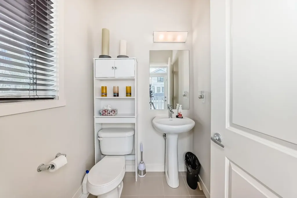 6 Nolan Hill Gate NW Calgary AB T3R 0T9
