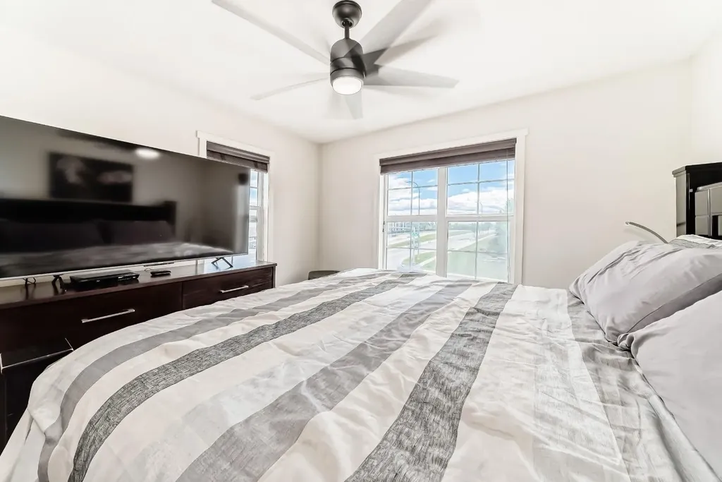 6 Nolan Hill Gate NW Calgary AB T3R 0T9