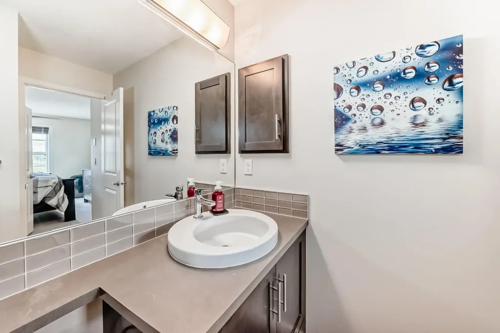 6 Nolan Hill Gate NW Calgary AB T3R 0T9