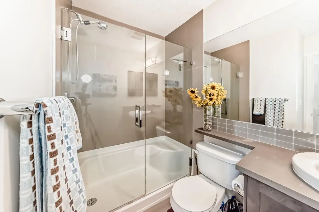 6 Nolan Hill Gate NW Calgary AB T3R 0T9