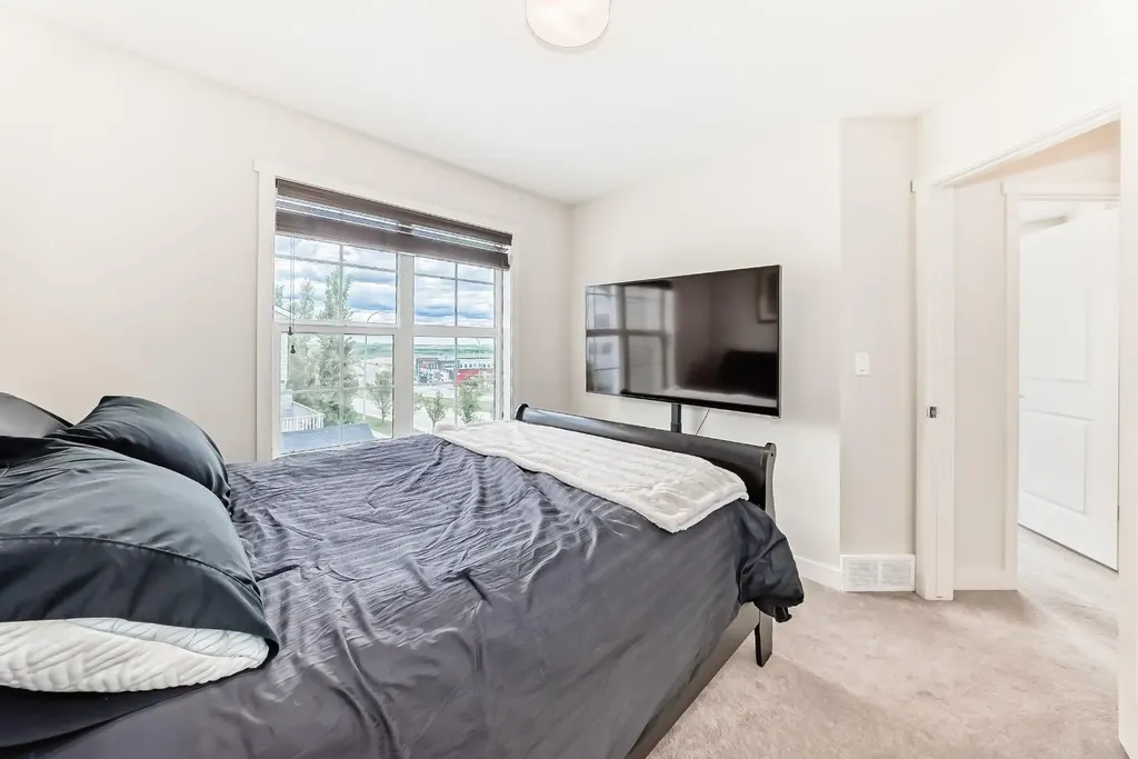 6 Nolan Hill Gate NW Calgary AB T3R 0T9