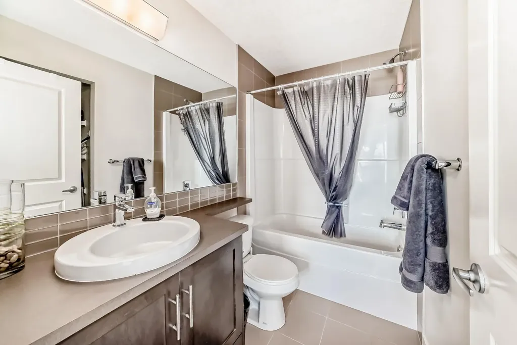 6 Nolan Hill Gate NW Calgary AB T3R 0T9