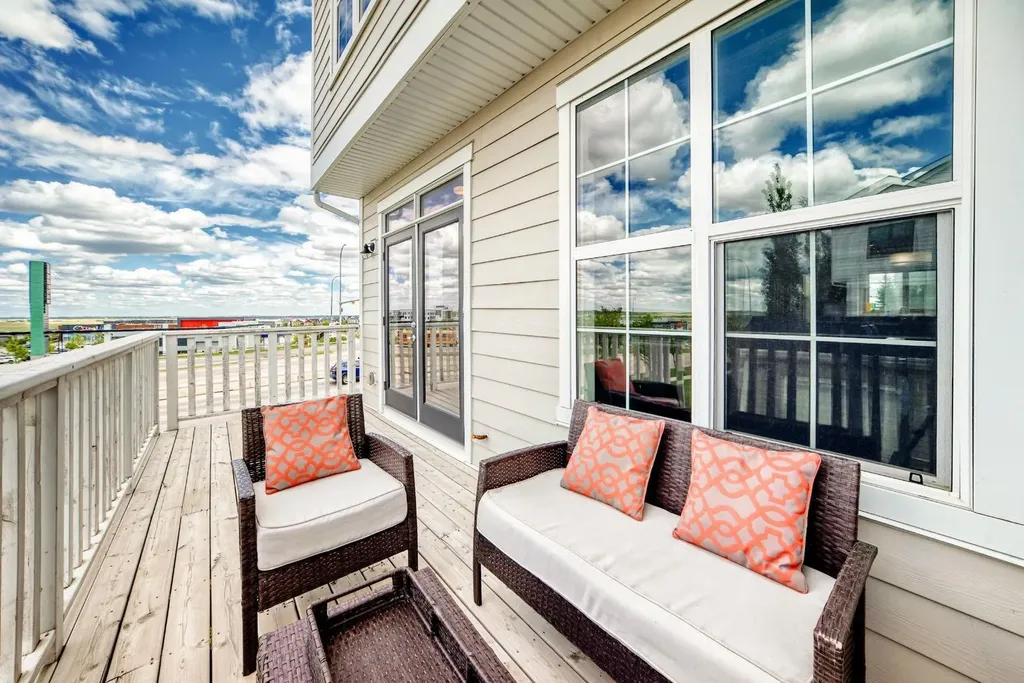 6 Nolan Hill Gate NW Calgary AB T3R 0T9