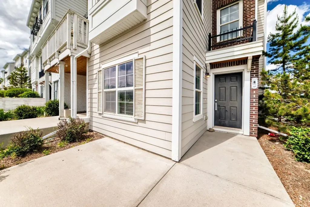 6 Nolan Hill Gate NW Calgary AB T3R 0T9