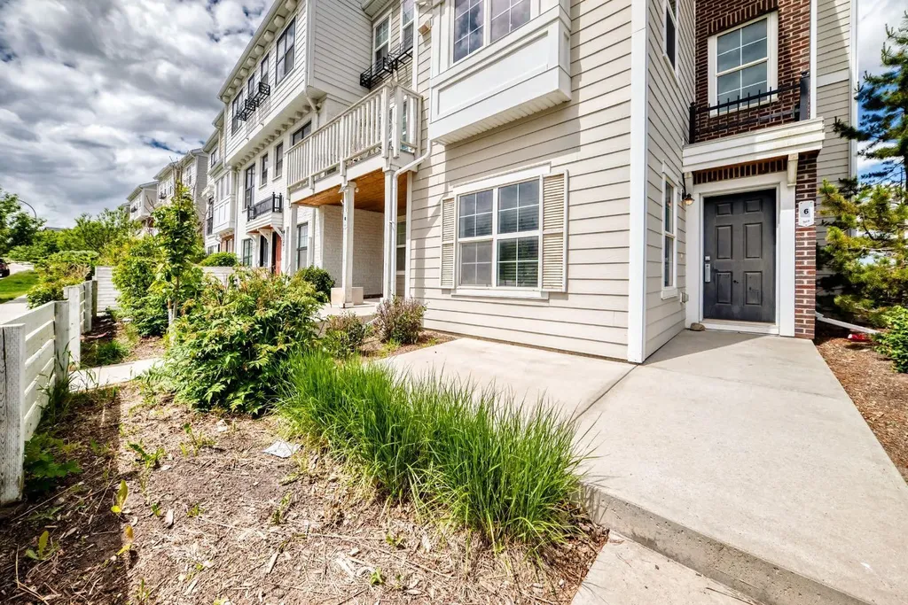 6 Nolan Hill Gate NW Calgary AB T3R 0T9