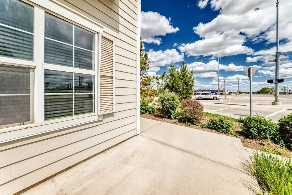 6 Nolan Hill Gate NW Calgary AB T3R 0T9