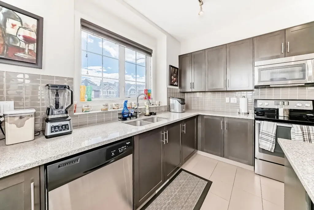6 Nolan Hill Gate NW Calgary AB T3R 0T9