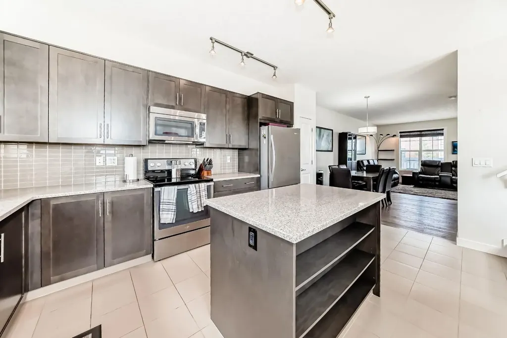 6 Nolan Hill Gate NW Calgary AB T3R 0T9