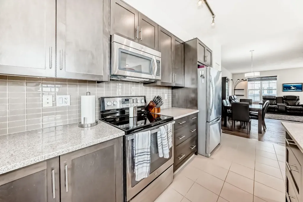 6 Nolan Hill Gate NW Calgary AB T3R 0T9