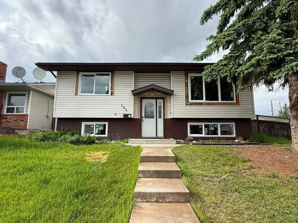164 Manora Crescent NE Calgary AB T2A 4S5