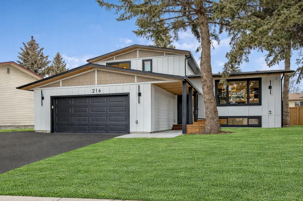216 Oakridge Place SW Calgary AB T2V 1V2