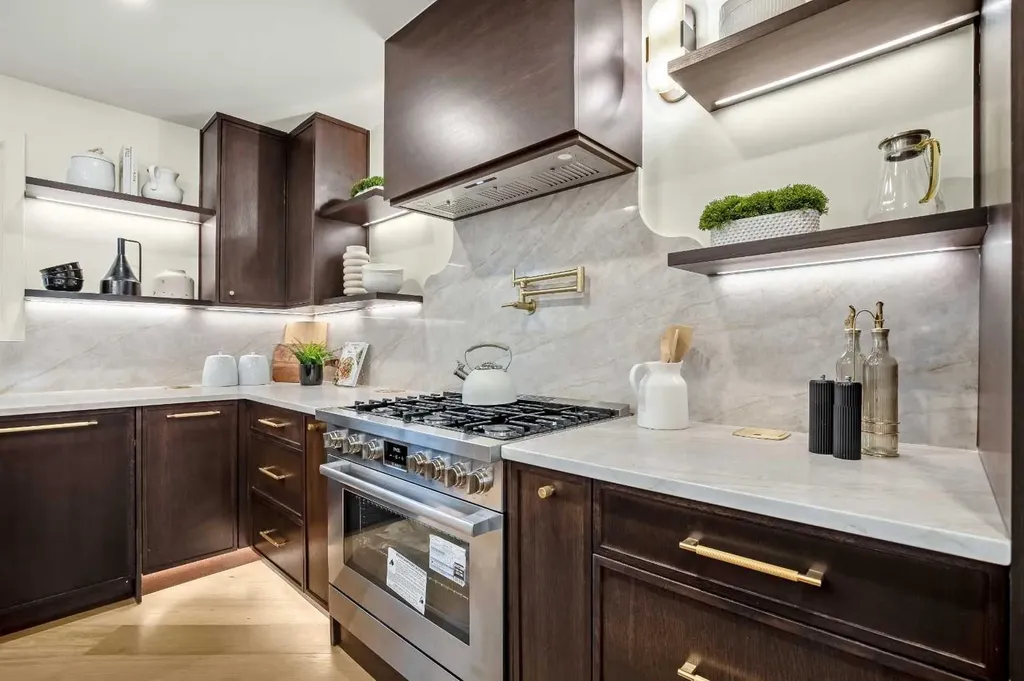 216 Oakridge Place SW Calgary AB T2V 1V2