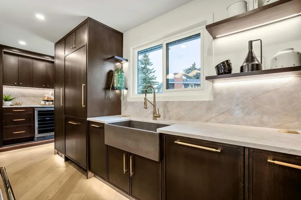 216 Oakridge Place SW Calgary AB T2V 1V2