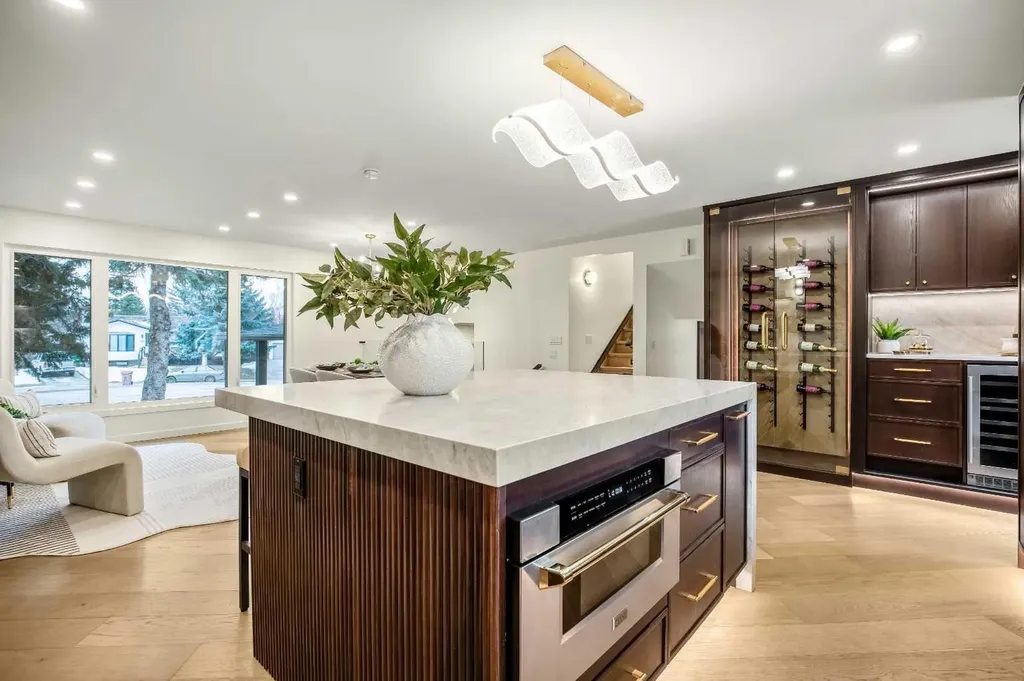 216 Oakridge Place SW Calgary AB T2V 1V2