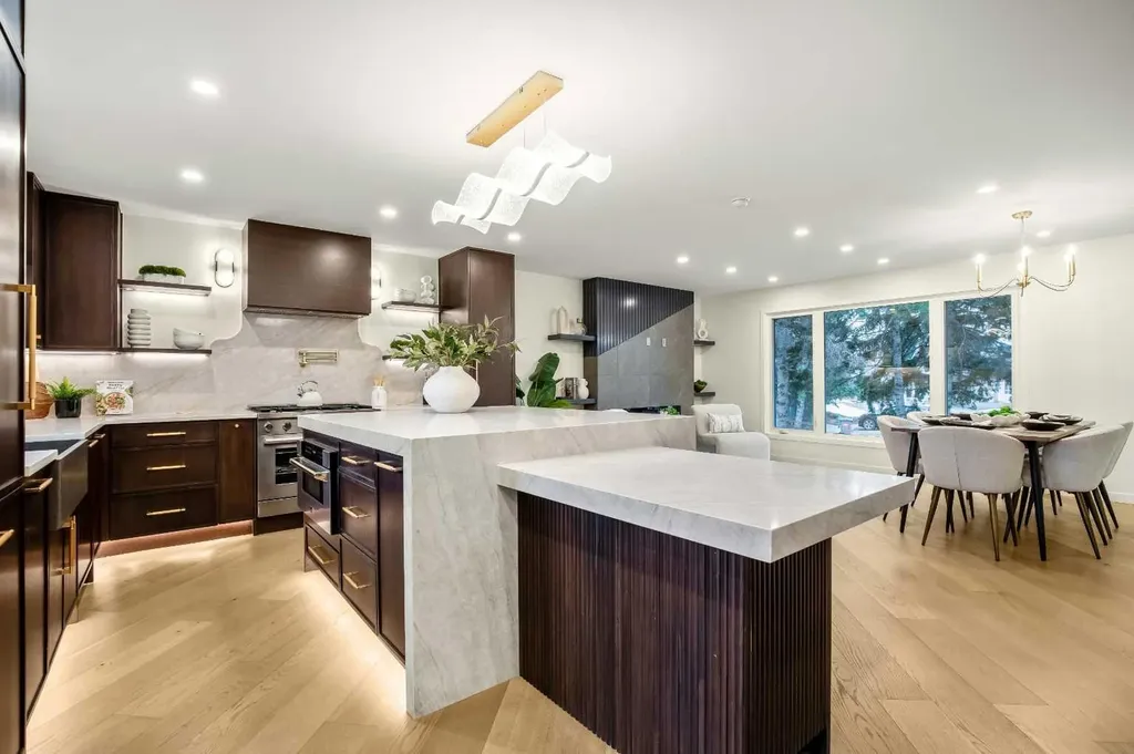 216 Oakridge Place SW Calgary AB T2V 1V2