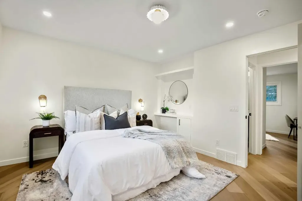 216 Oakridge Place SW Calgary AB T2V 1V2