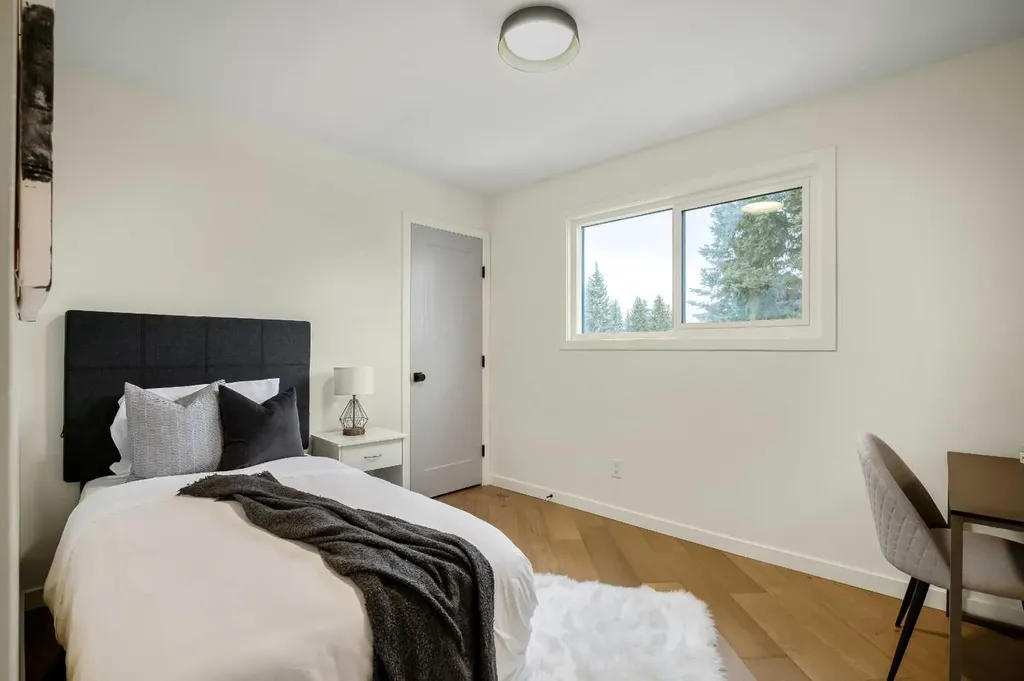 216 Oakridge Place SW Calgary AB T2V 1V2