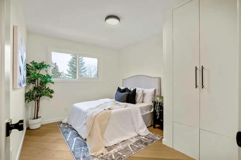 216 Oakridge Place SW Calgary AB T2V 1V2
