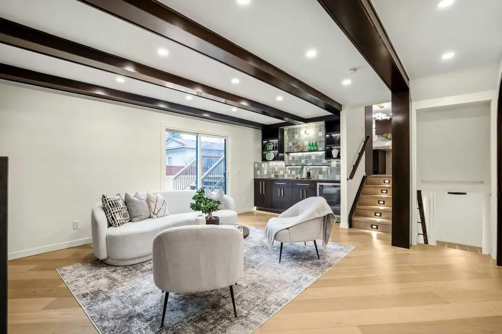 216 Oakridge Place SW Calgary AB T2V 1V2