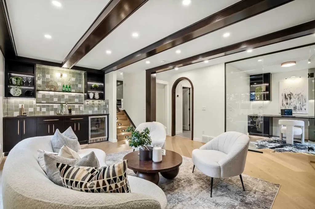 216 Oakridge Place SW Calgary AB T2V 1V2