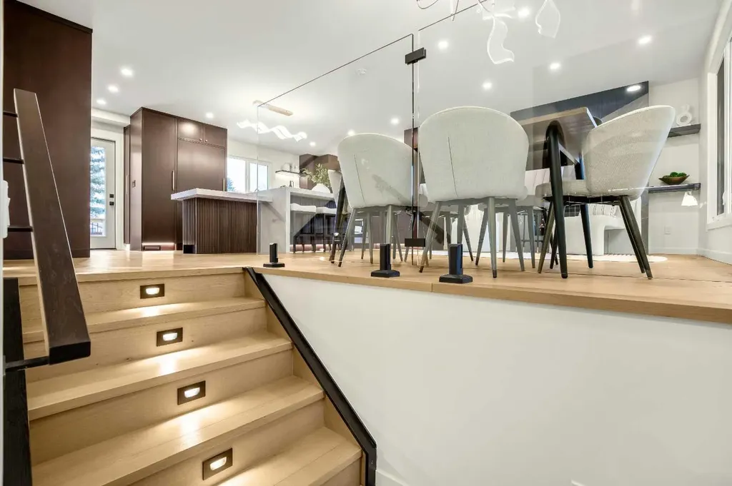 216 Oakridge Place SW Calgary AB T2V 1V2