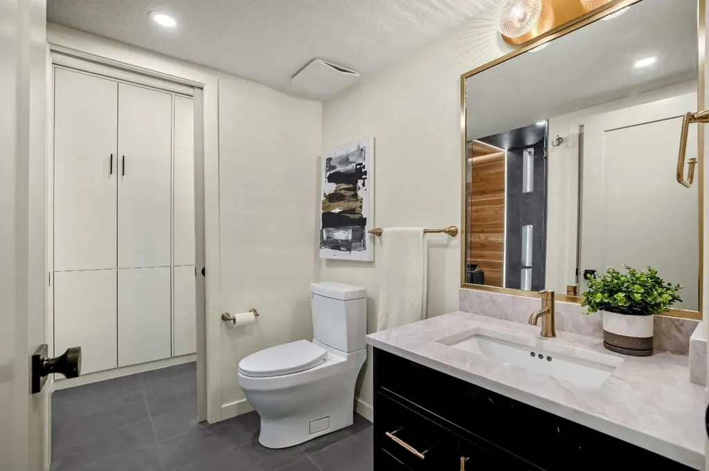 216 Oakridge Place SW Calgary AB T2V 1V2