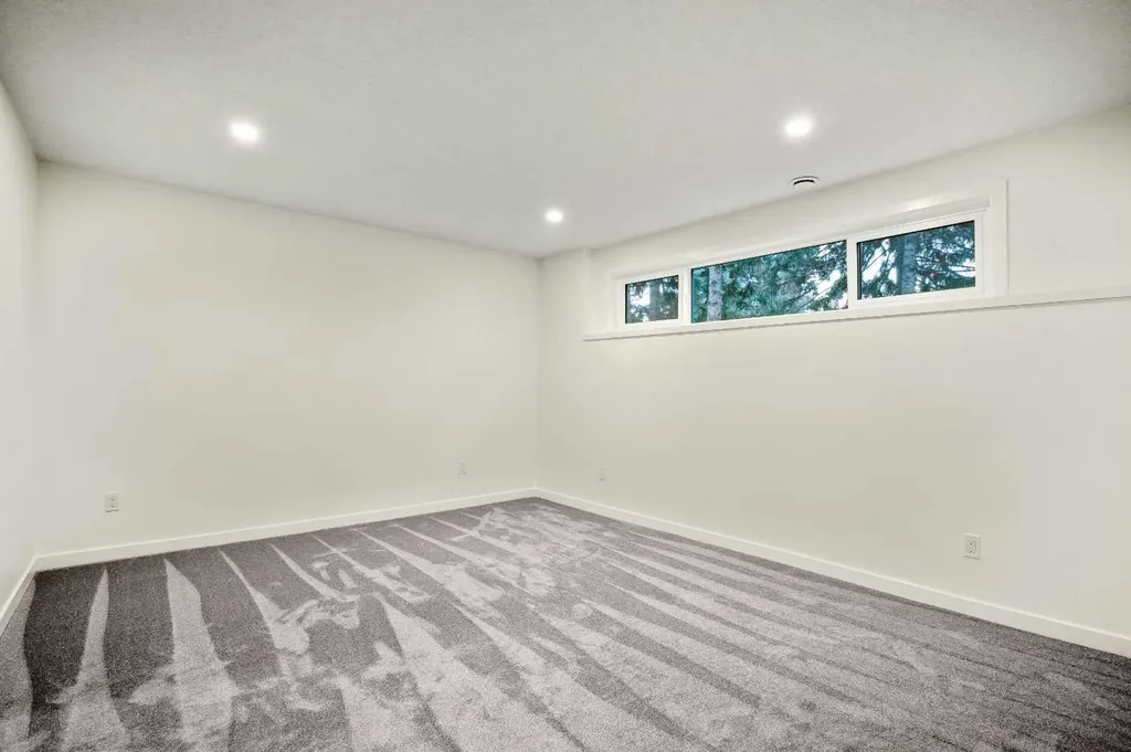 216 Oakridge Place SW Calgary AB T2V 1V2