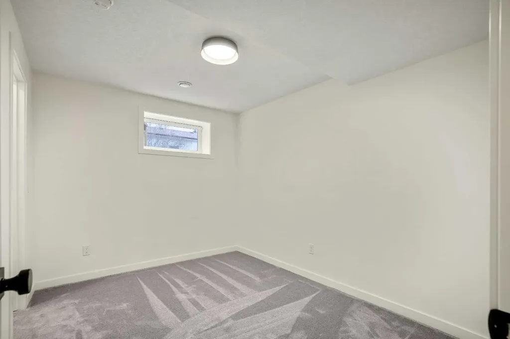 216 Oakridge Place SW Calgary AB T2V 1V2
