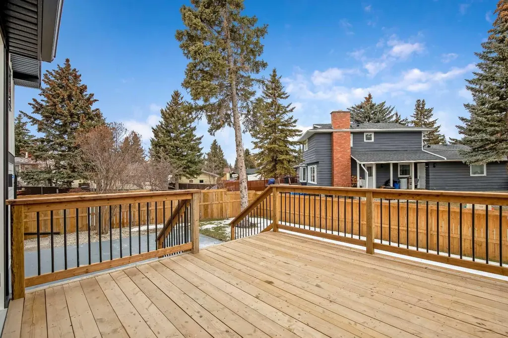 216 Oakridge Place SW Calgary AB T2V 1V2