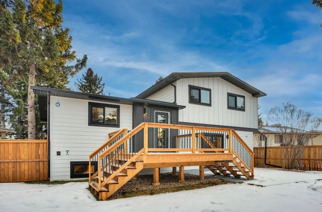 216 Oakridge Place SW Calgary AB T2V 1V2
