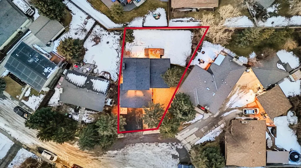 216 Oakridge Place SW Calgary AB T2V 1V2
