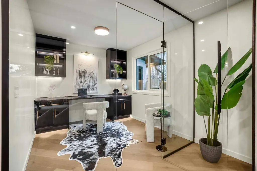 216 Oakridge Place SW Calgary AB T2V 1V2