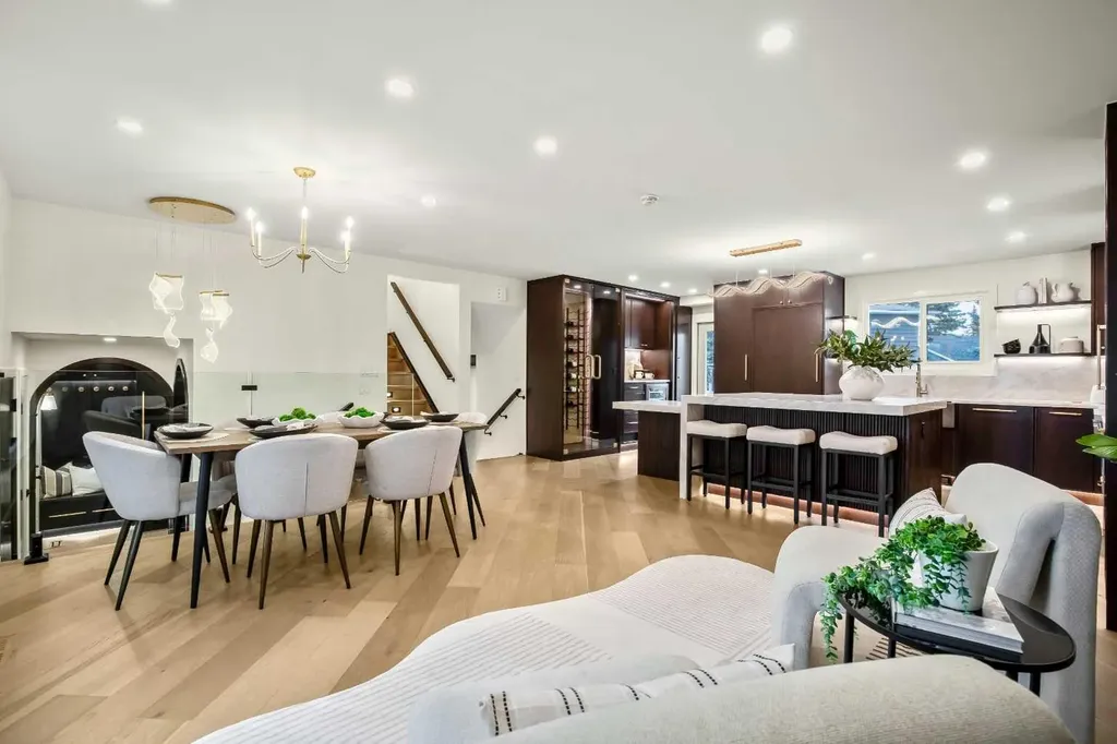 216 Oakridge Place SW Calgary AB T2V 1V2