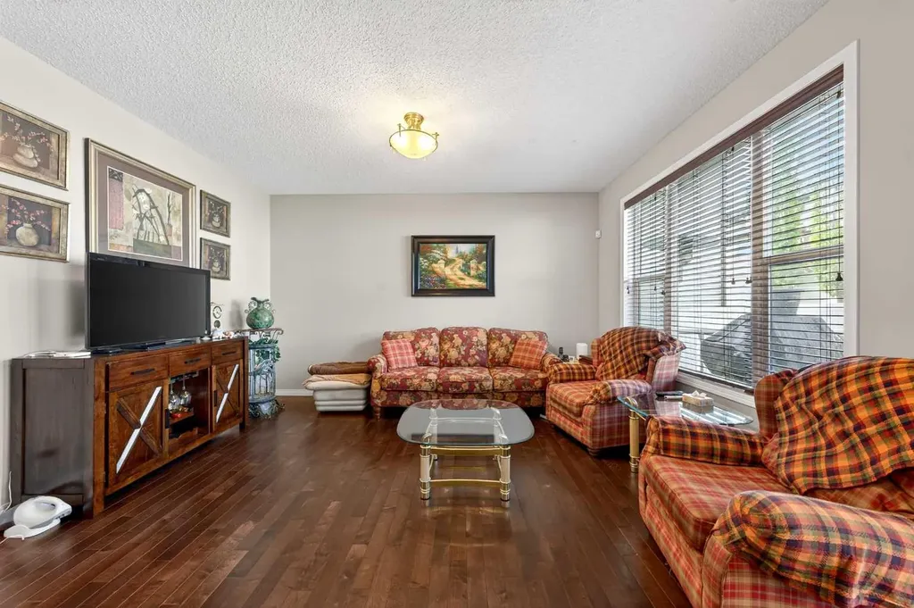 27 Panatella Row NW Calgary AB T3K 0V5