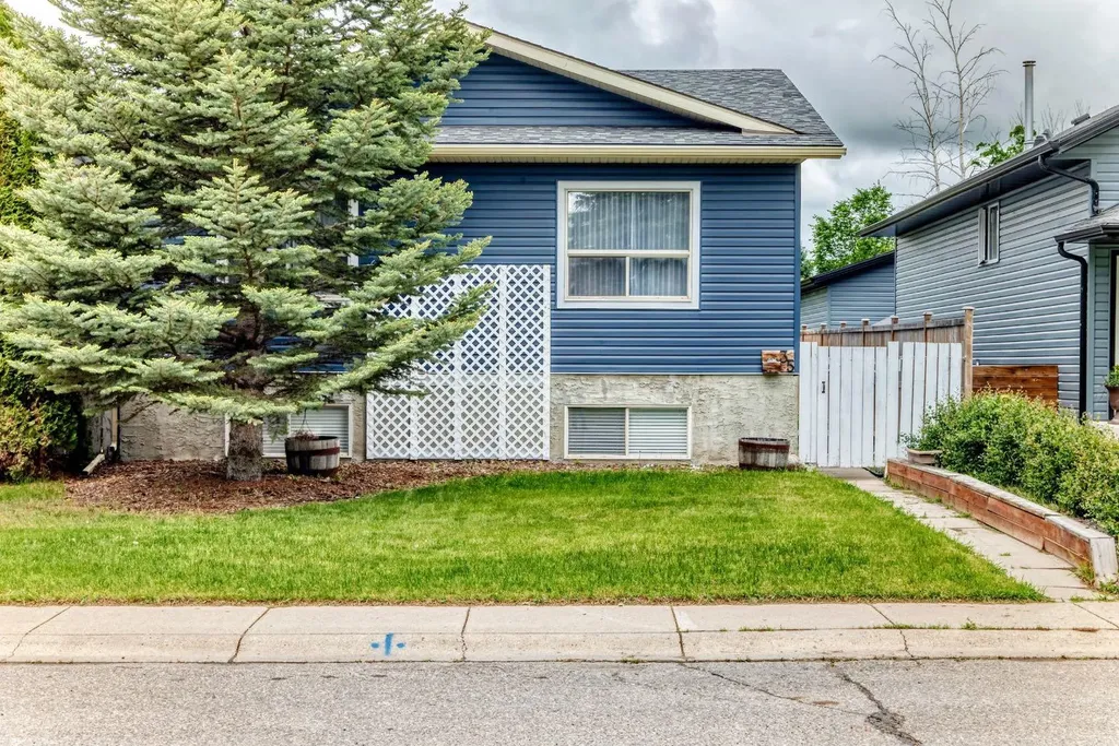 35 Green Meadow Crescent Strathmore AB T1P 1H4